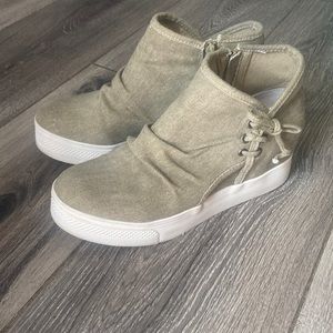 Very G ankle wedge bootie size 8 but fits like a 7.5